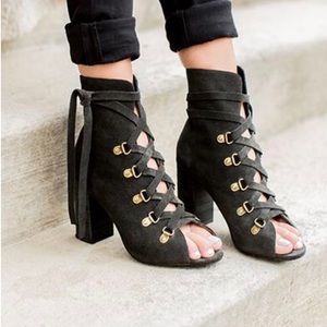 New Joyfolie Women Black Raven Heeled Lace Sandals